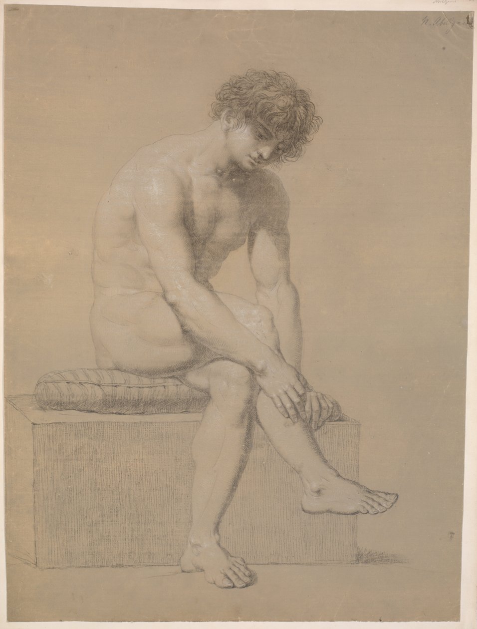 Modelo sentado em pedestal baixo com almofada. Virado à direita. Braços caídos. Pernas cruzadas de Nicolai Abildgaard