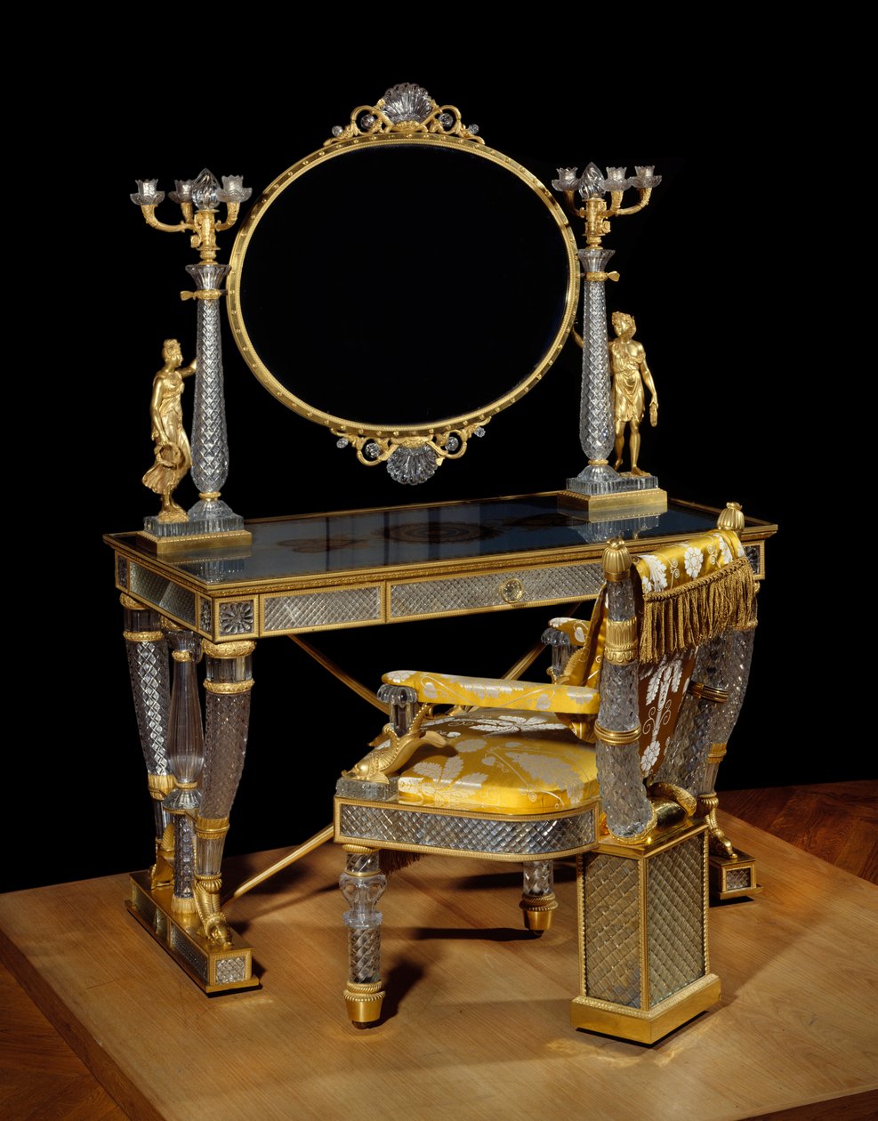 Mesa e cadeira de banho da Duquesa de Berry (Marie Caroline Ferdinande Louise de Bourbon, Princesa das Duas Sicílias (Deux Sicilies) (1798-1870). Cristal, bronze dourado e vidro eglomerante. Móveis realizados por Nicolas Henri Jacob (1782-1871) de Nicolas Henri Jacob