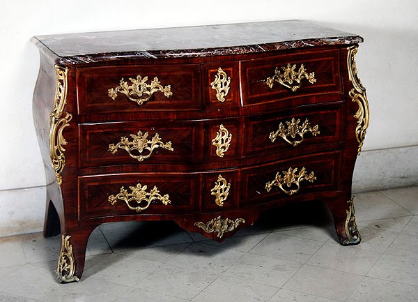 Louis XV commode (madeira, mármore e bronze) de Nicolas Jean Marchand