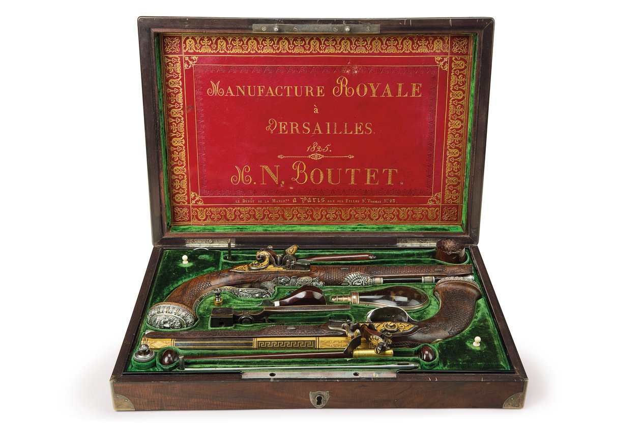 Um par de pistolas de pederneira estriadas montadas em prata, Versalhes, 1825 de Nicolas Noel Boutet