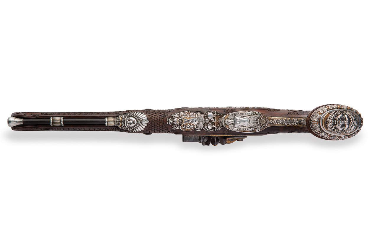 Uma de um par de pistolas de pederneira estriadas montadas em prata, Versalhes, 1825 de Nicolas Noel Boutet