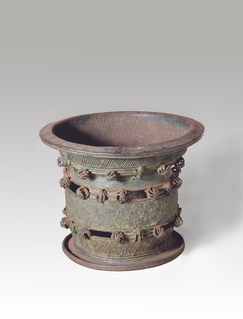 Tigela em pé, de Igbo-Ukwu, do século IX ao X (bronze com chumbo) de Nigerian