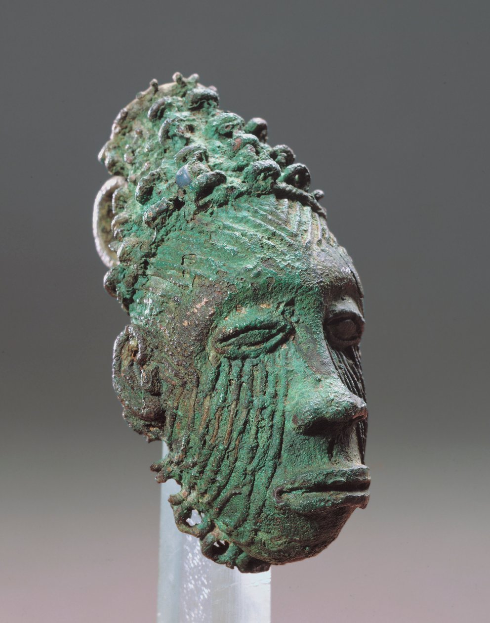 Pingente representando uma cabeça humana, Igbo-Ukwu, do século IX ao X (bronze com chumbo) de Nigerian