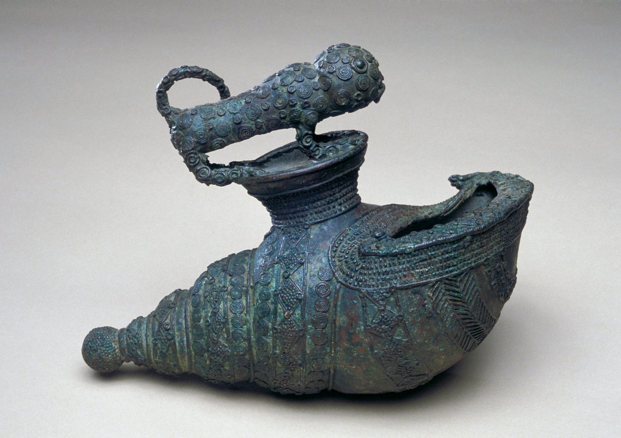 Vaso de concha com animal, Igbo-Ukwu, 9º - 10º século (bronze de chumbo) de Nigerian