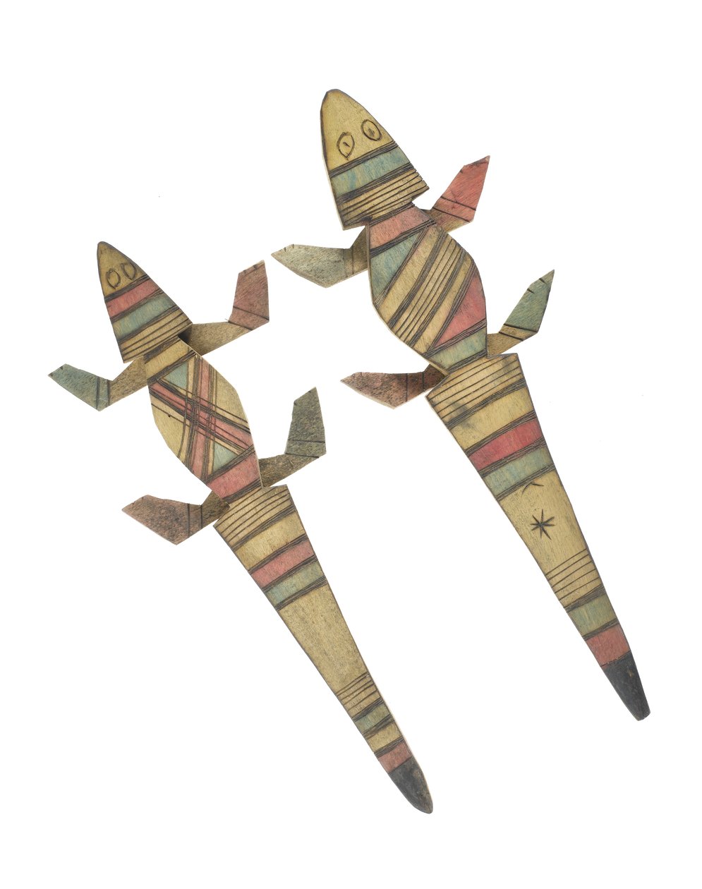 Figuras de crocodilo esculpidas em madeira decoradas com padrões geométricos pintados em vermelho, verde e preto, Hausa People, Kano, Norte da Nigéria (madeira pintada) de Nigerian Nigerian