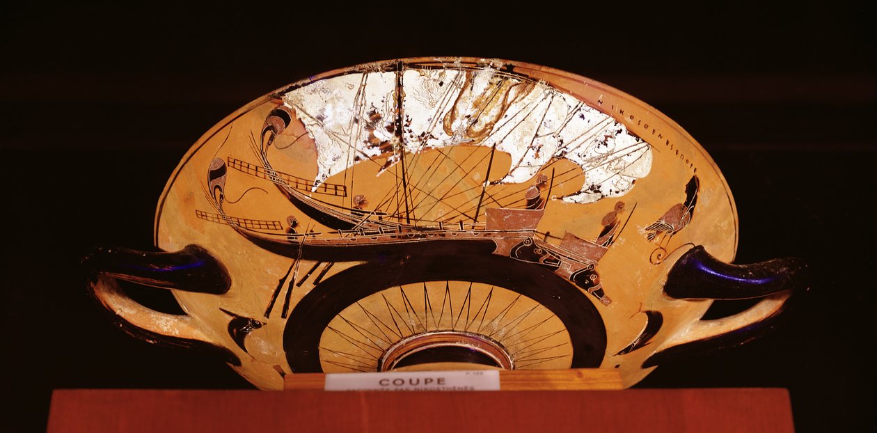 Detalhe do exterior de uma taça de figuras negras do sótão representando um veleiro grego, c.520 BC (olaria) de Nikosthenes