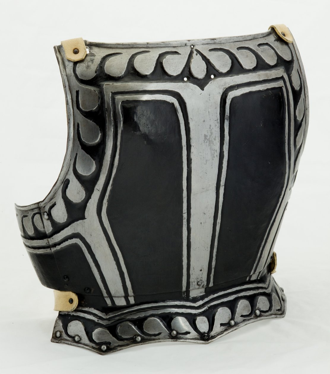 Placa traseira, c.1580 (aço pintado com couro moderno) de North German School