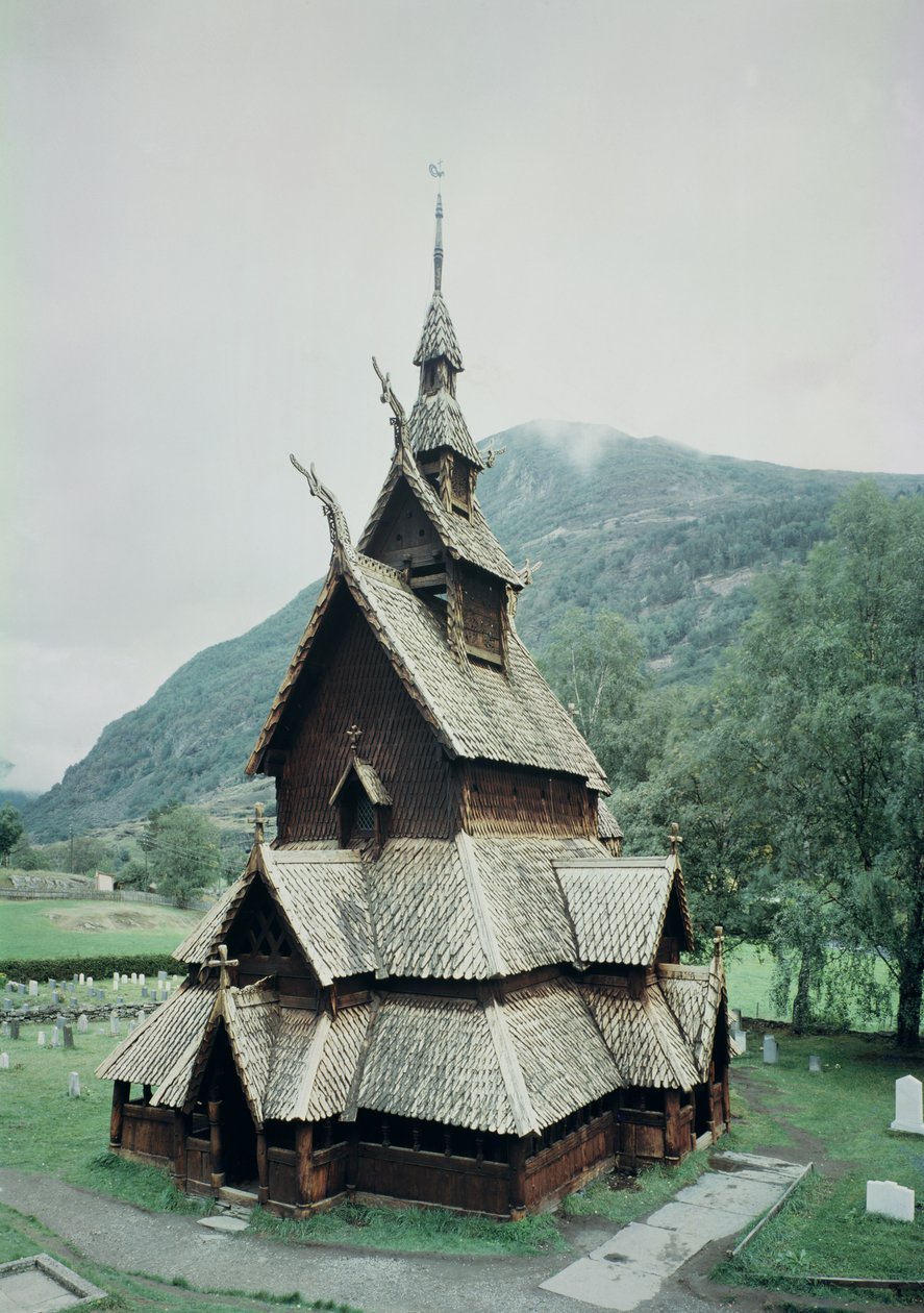 Vista da igreja de madeira Borgund, c.1150 de Norwegian School
