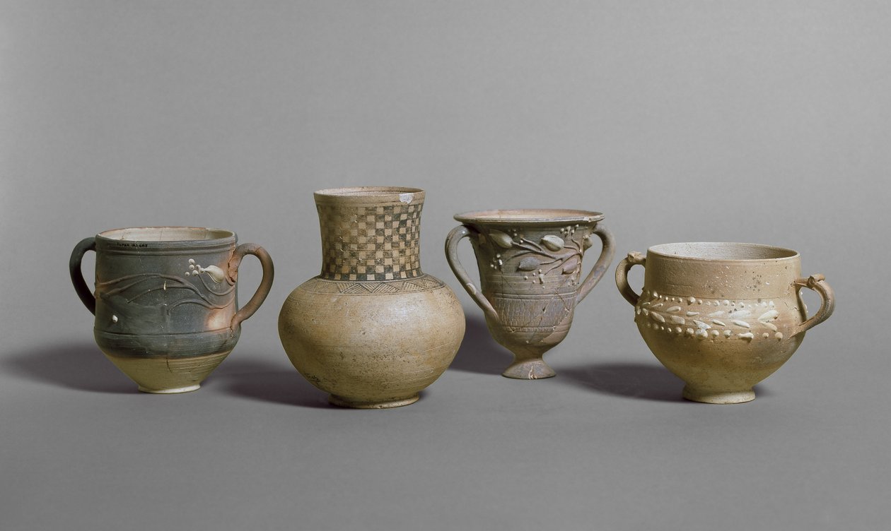 Copos de barbotina e jarro pequeno, período meroítico (c.400 aC - c.400 dC) (argila queimada) de Nubian
