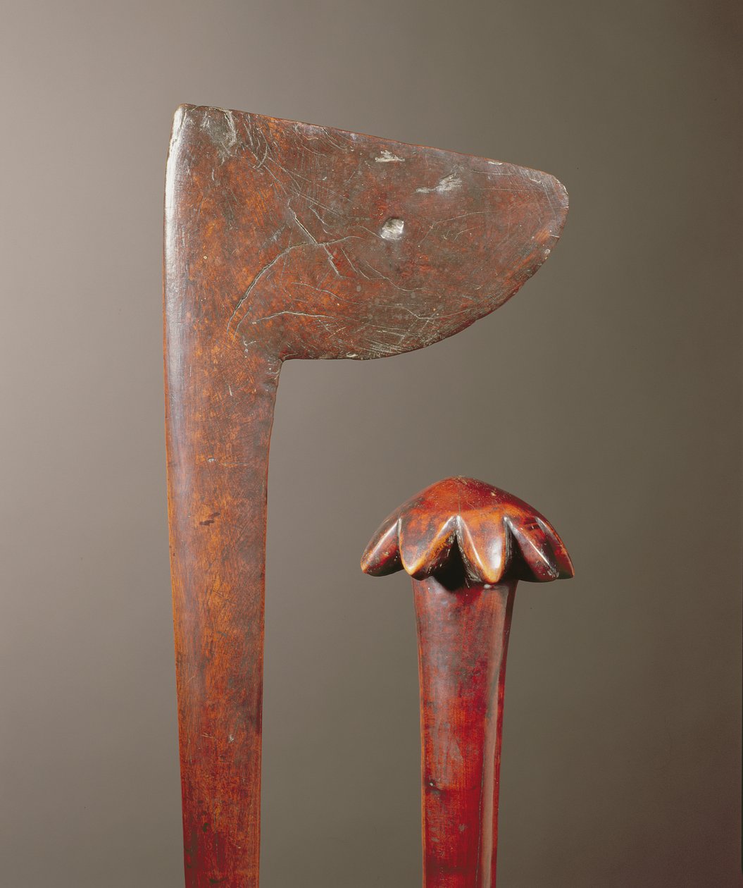 Maori Tewhatewha e New Caledonian Club (detalhe) (madeira) de Oceanic