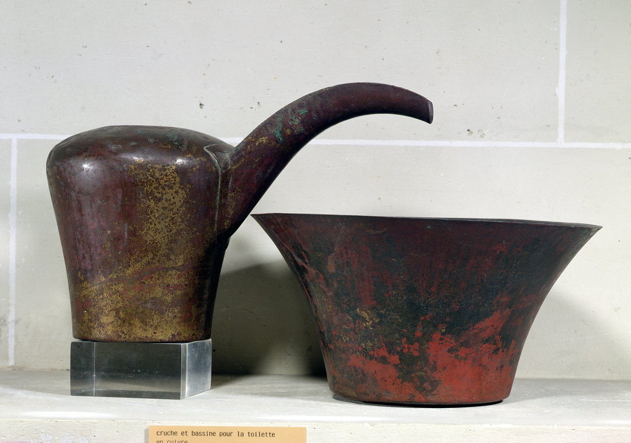 Jarro e bacia (cobre) de Old Kingdom Egyptian