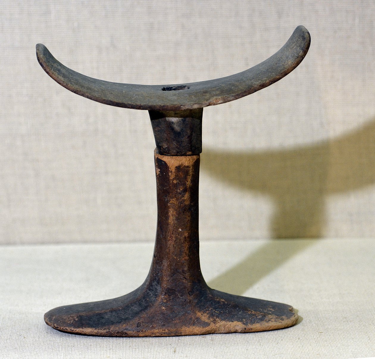 Apoio de cabeça, c.2500-2100 aC de Old Kingdom Egyptian