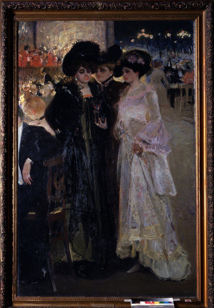 Café em Paris (França). (Café em Paris). Cena noturna, três mulheres conversam no meio de uma multidão à mesa, ao longe, uma orquestra e os postes da cidade. Pintura de Alexander Alexandrovich Murashko (Alexander Murashko) (1875-1919), óleo sobre tela de Oleksandr Murashko