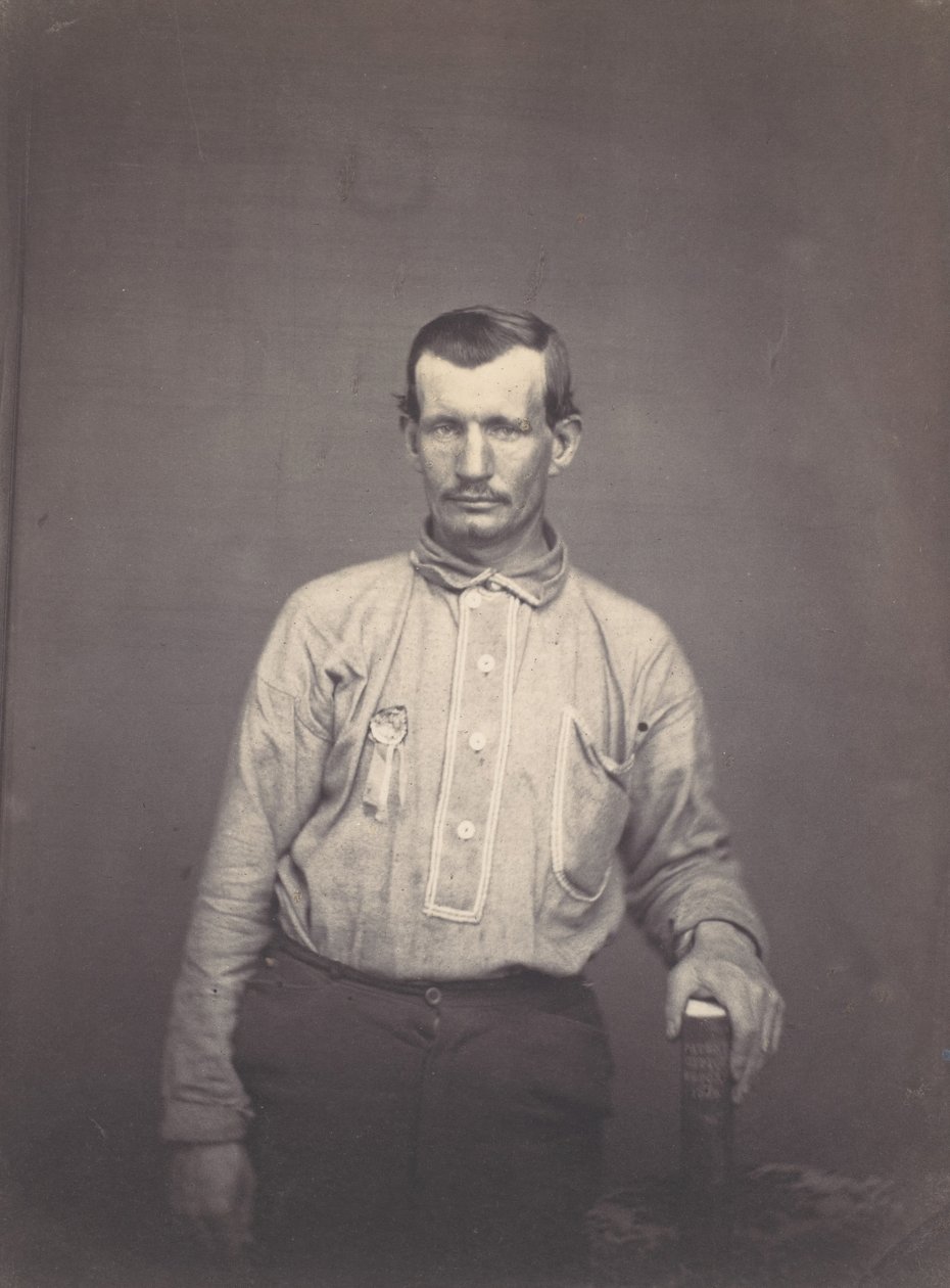 Homem segurando o livro do escritório de patentes, ca. 1857. de Oliver H. Willard.