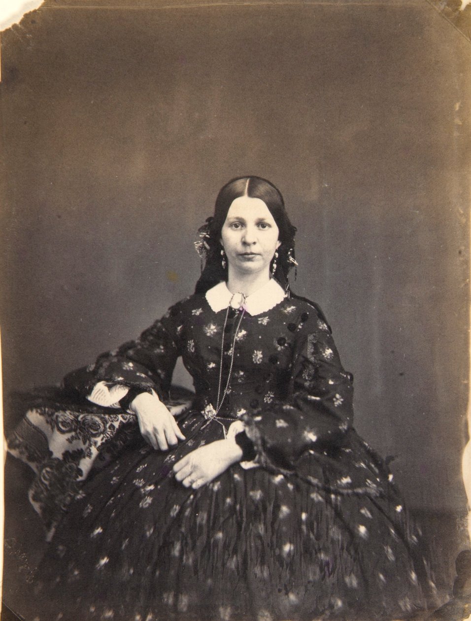 Mulher jovem sentada de Oliver H. Willard