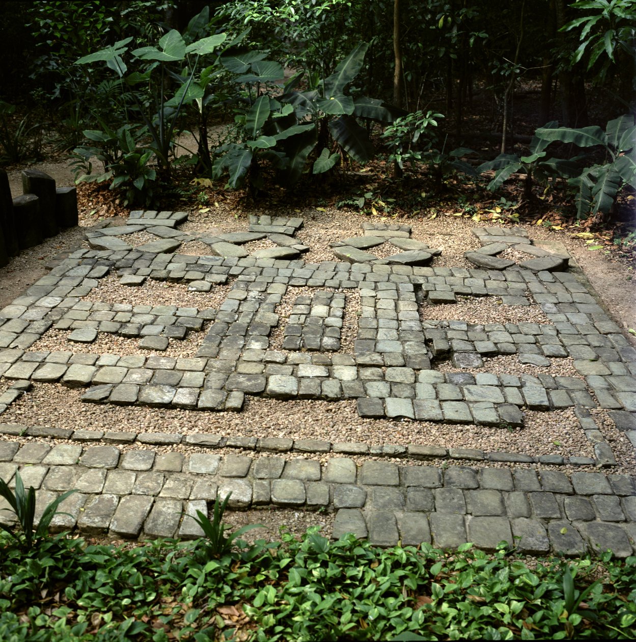 Pavimento representando uma boca estilizada de um jaguar, período pré-clássico (mosaico de pedra) de Olmec