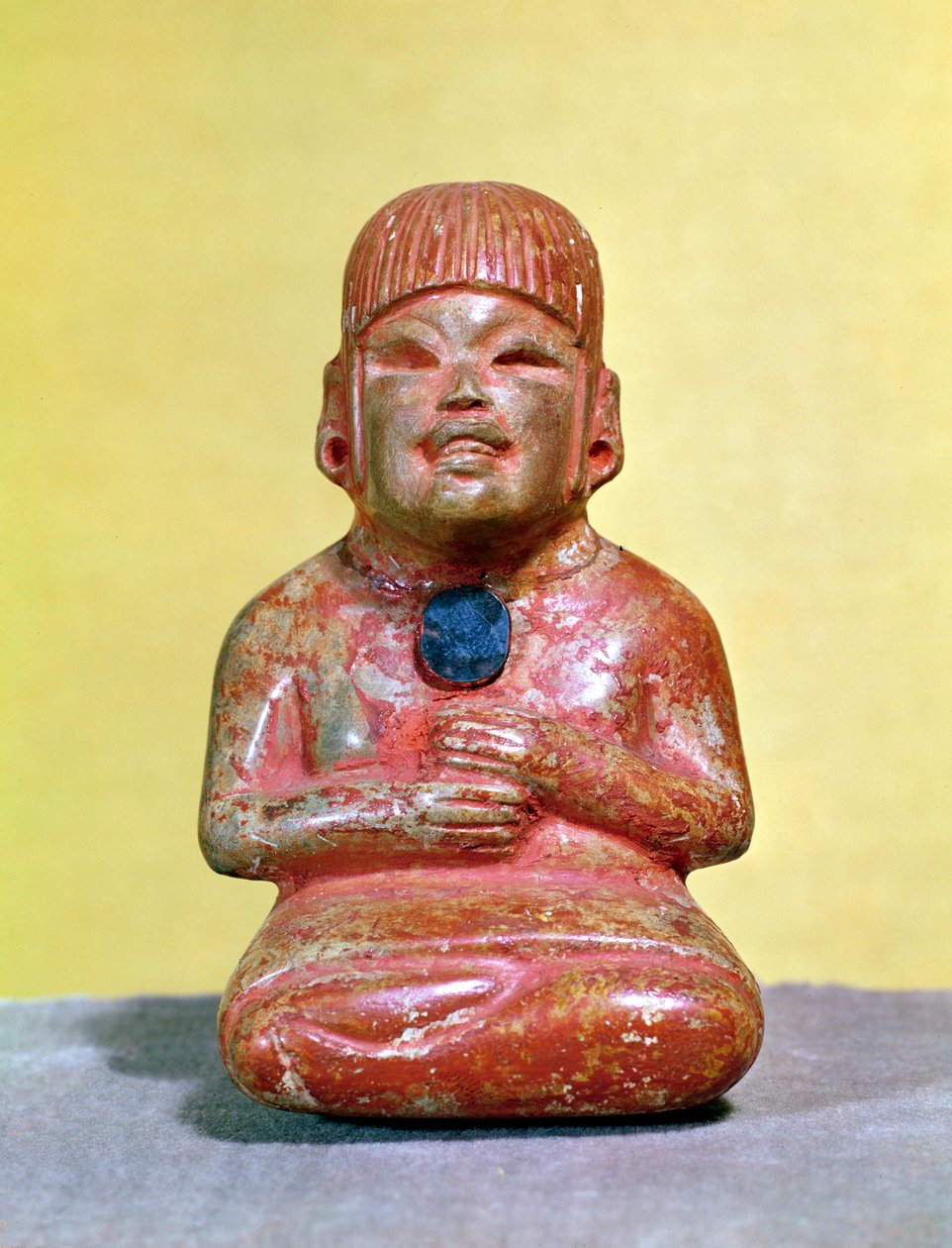 Figura sentada, possivelmente uma das primeiras representações do deus do milho e da alegria, de La Venta, Tabasco, Período Pré-Clássico (jade policromado) de Olmec