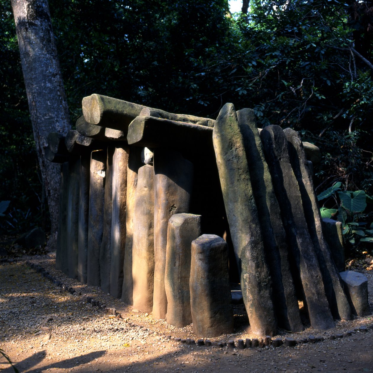 Túmulo não. 7, período pré-clássico (pedra de basalto) de Olmec