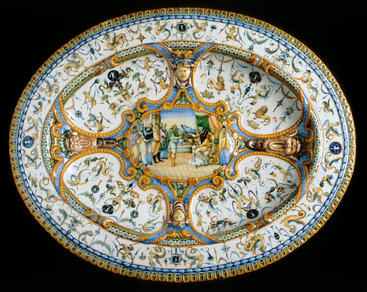 Bandeja com grotescos da oficina Orazio Fontana conservada no Museo Nazionale del Bargello, Florença de Orazio (workshop of) Fontana