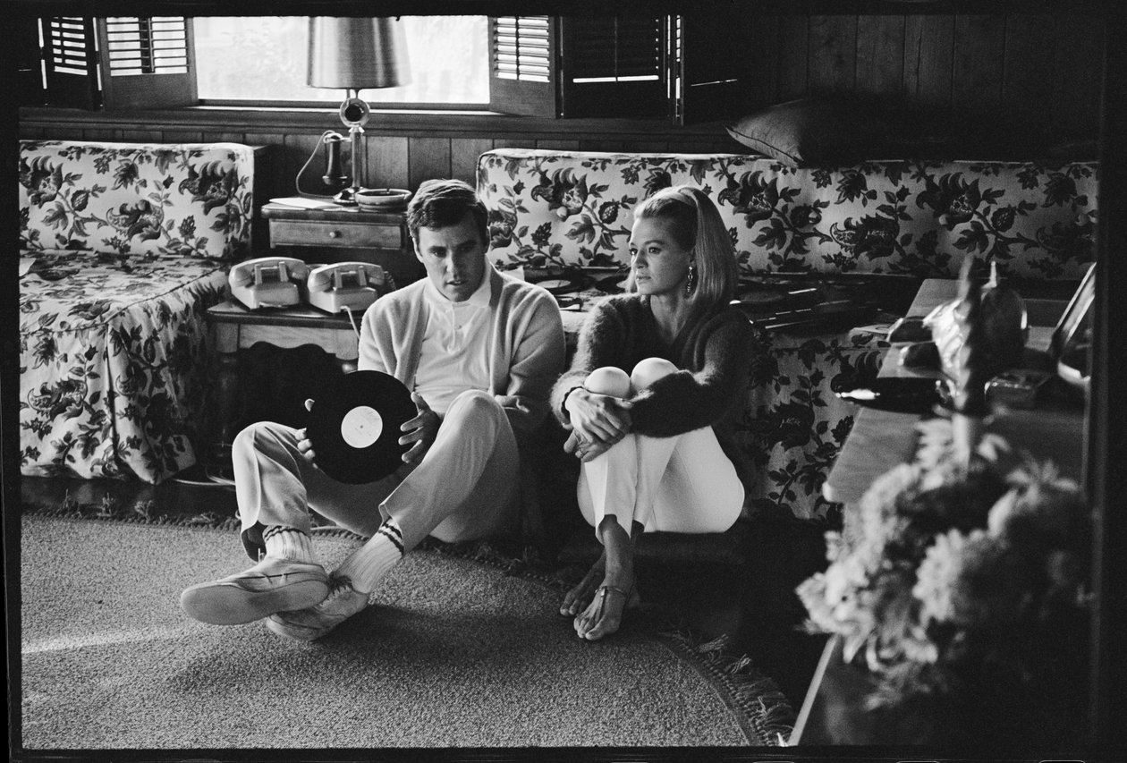 Burt Bacharach em casa com Angie Dickinson de Orlando Suero