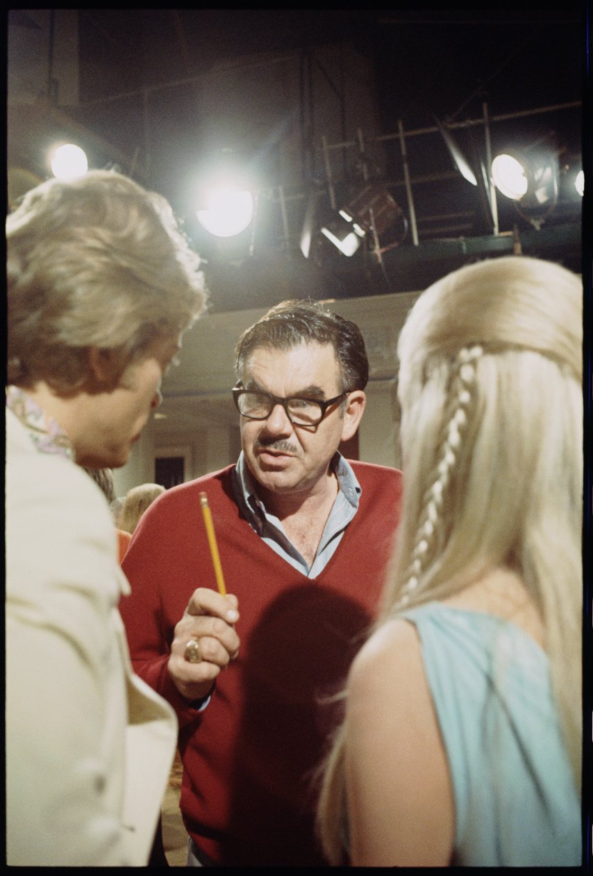Russ Meyer no cenário de "Beyond the Valley of the Dolls", 1970 (foto) de Orlando Suero