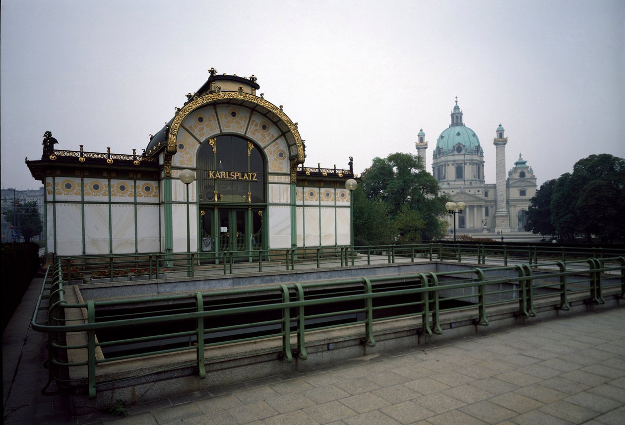 Art Nouveau: vista do pavilhão da estação de metro de Karlsplatz (agora café) feita pelo arquitecto Otto Wagner (1841-1918) (Secessão Vienense) 1894-1899 Viena, Áustria de Otto Wagner