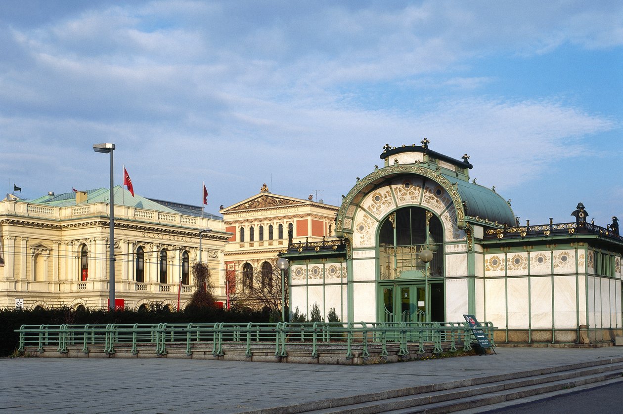 O Pavilhão Otto Wagner em Karlsplatz de Otto Wagner