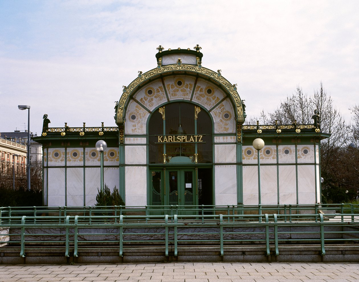 O Pavilhão Otto Wagner em Karlsplatz de Otto Wagner