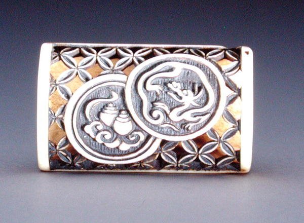 Netsuke com desenho a céu aberto, c.1870 (stag-antler) (anverso de 208395) de Ozaki Kokusai