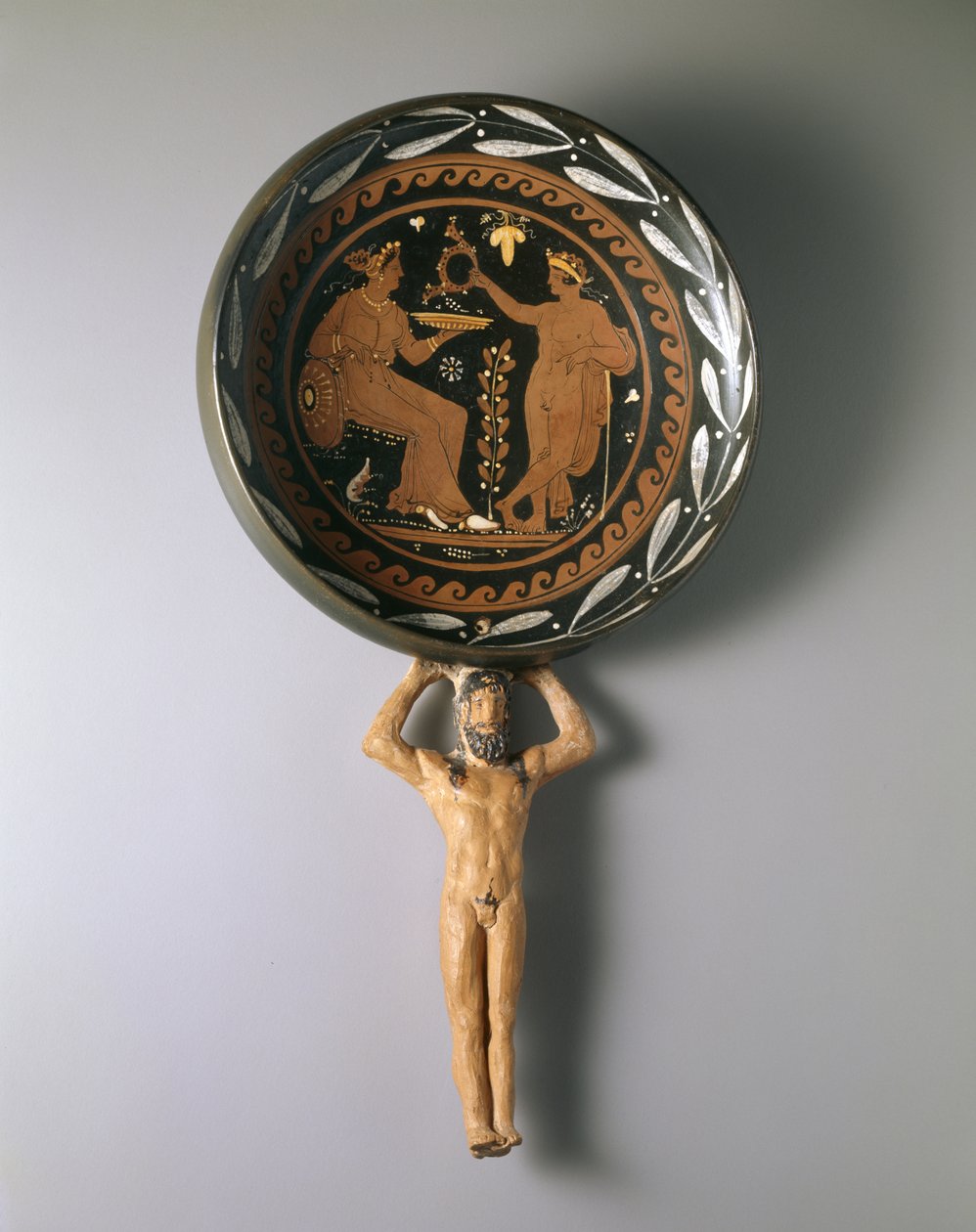 Patera de figura vermelha com cabo de Atlas, último terço do século 4 aC (cerâmica e pigmento) de Painter of Louvre