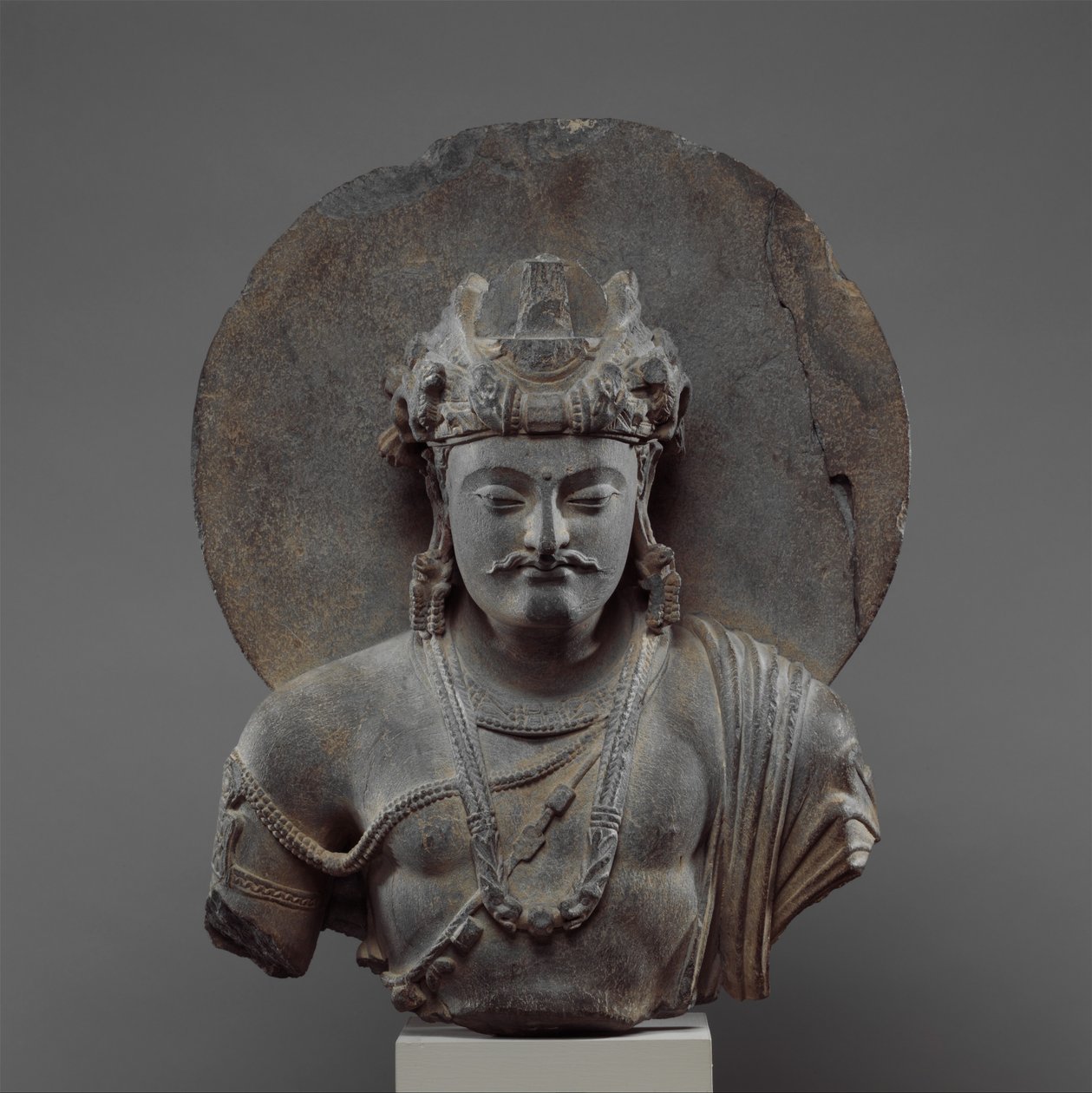 Busto de um Bodhisattva Shakyamuni, século 3-4 (xisto) de Pakistani School