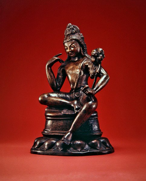 Padmapani Lokeshvara sentado em meditação, primeira metade do século VII (bronze incrustado com prata e cobre) (ver também 394853) de Pakistani School