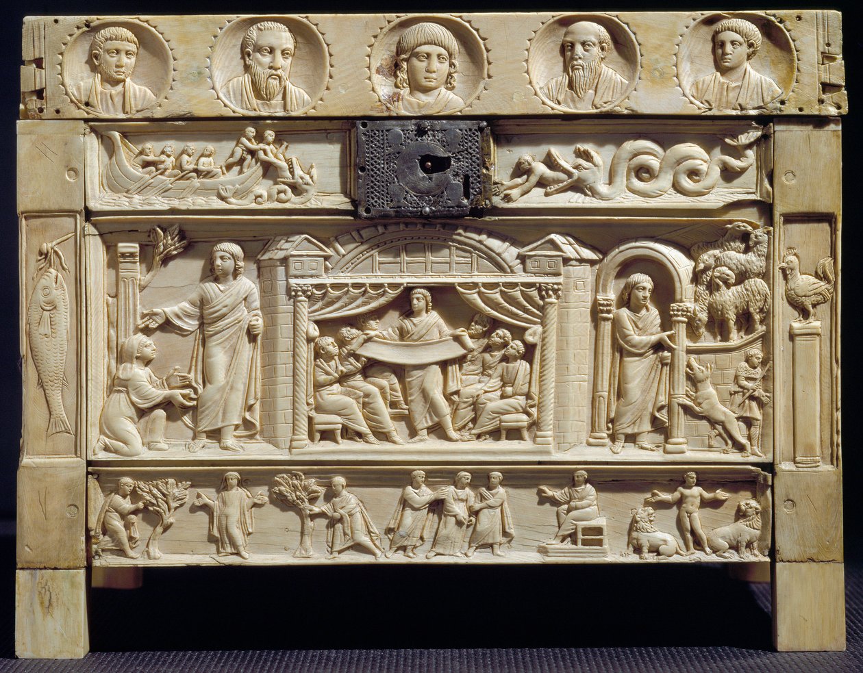 Arte Paleocreciana: Relíquia (lipsanoteca) decorativa de cenas do Antigo e do Novo Testamento em relevos inferiores. Século IV Do mosteiro de Santa Giulia, Itália. Brescia, museu cristão de Paleo Christian