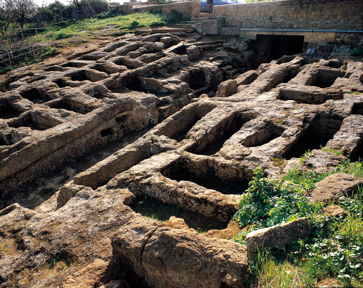 Ruínas da necrópole cristã no vale dos Templos, séculos IV a V. Agrigento, Agrigento. Sicília, Itália de Paleo Christian