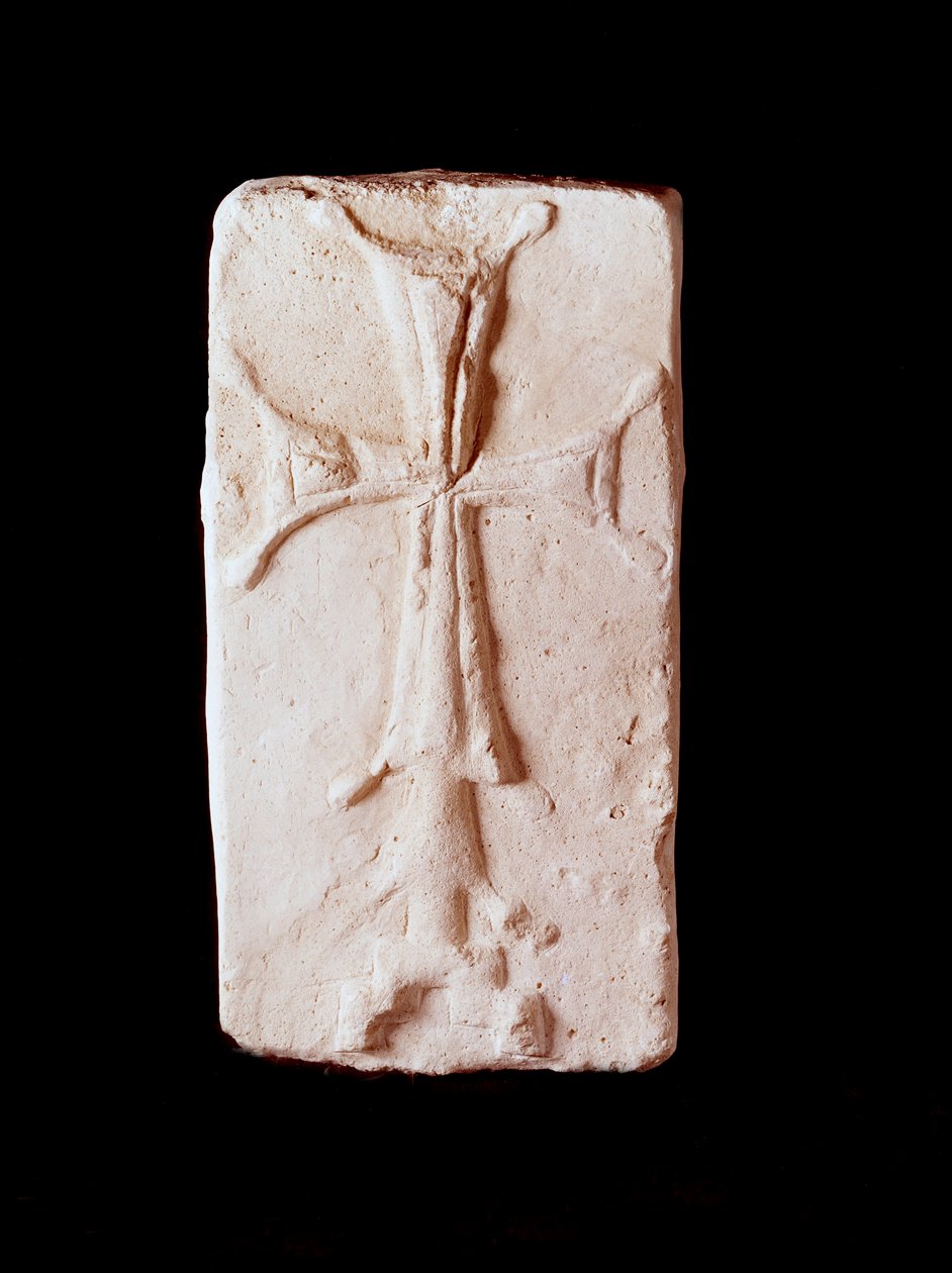 Arte Paleocristã: pedra ornamentada com uma cruz. Da ilha de Kharg, Irão. Paris, Museu do Louvre de Paleo Christian Paleo Christian