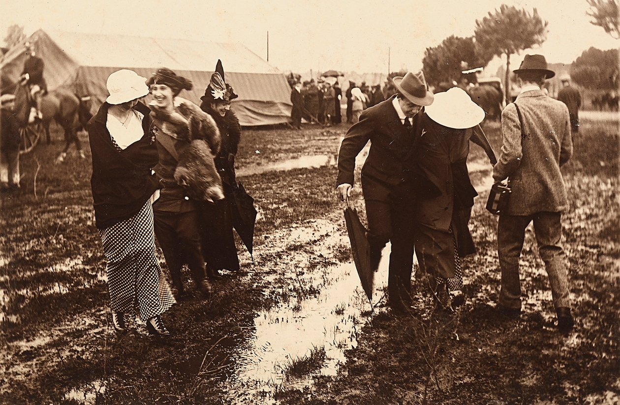Convidados para as festividades de uma caça à raposa em Capannelle, perto de Roma, 22/02/1915 (foto a p/b) de Paolo Lucchesi