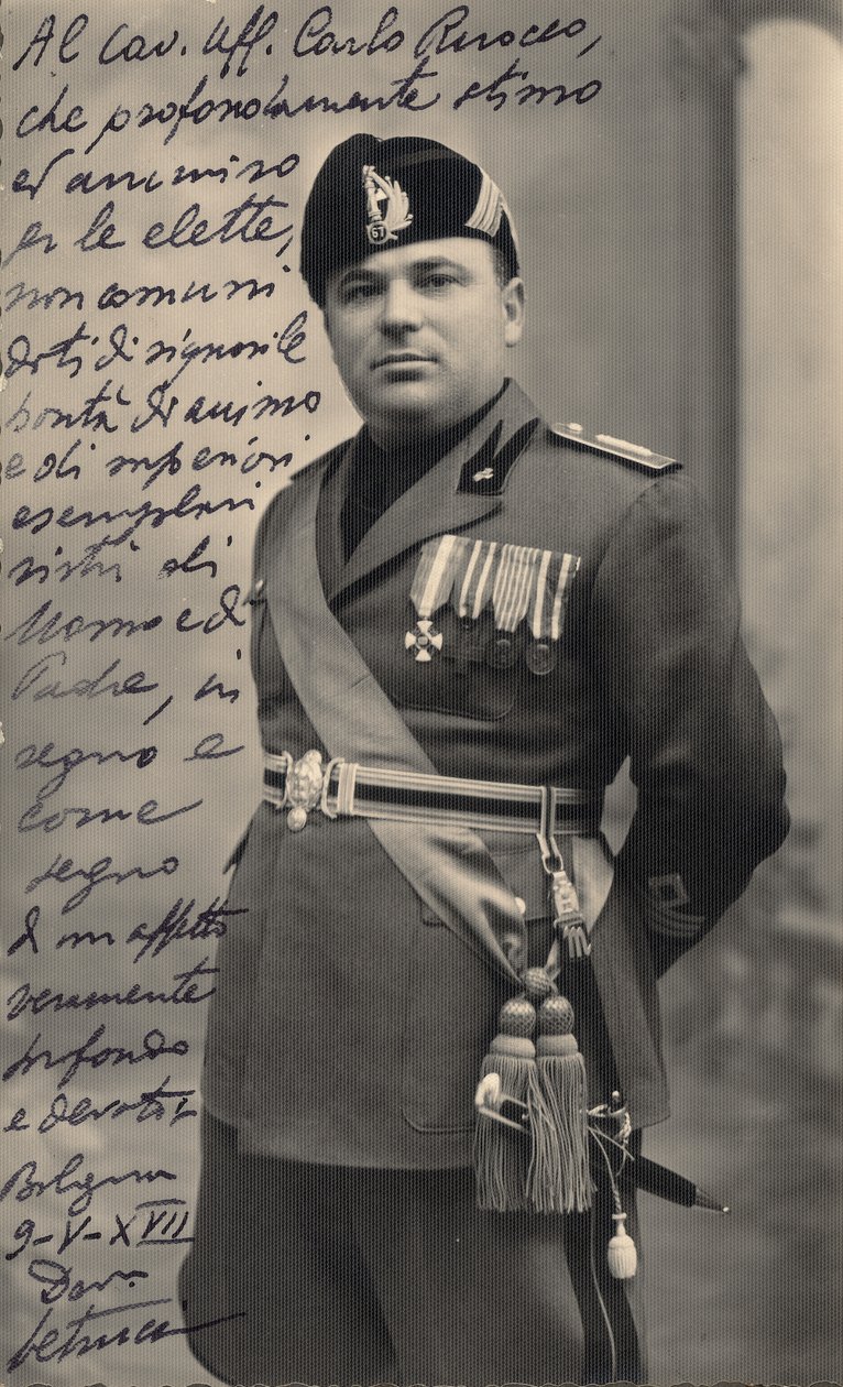Álbum "MVSN- Blackshirts": Centurião da Milícia em uniforme completo, 19/05/39 (foto a p/b) de Pasquini Pasquini