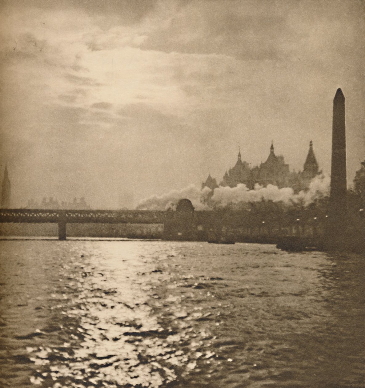 Onde a estrada de ferro para Dover atravessa o rio, c1935. de Paterson