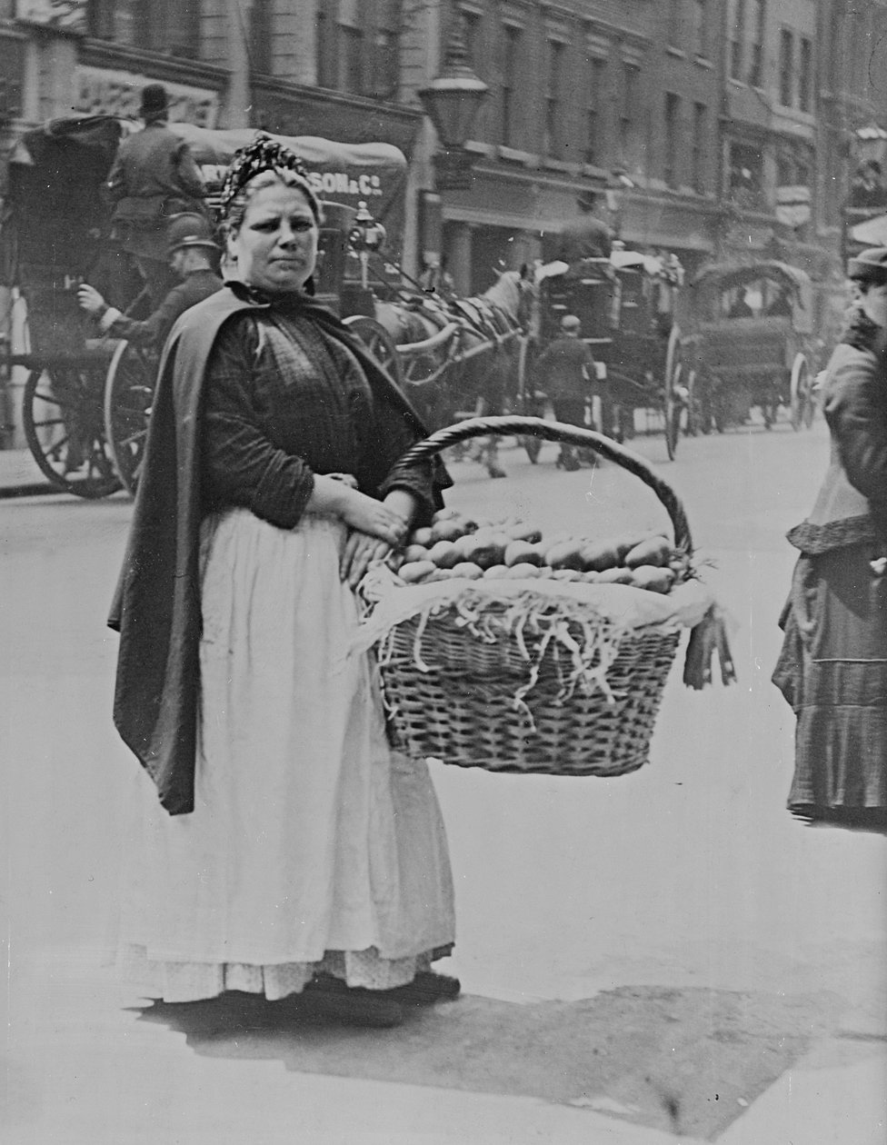 Uma mulher vendedor de batata em Londres (ver também 135821) de Paul Martin