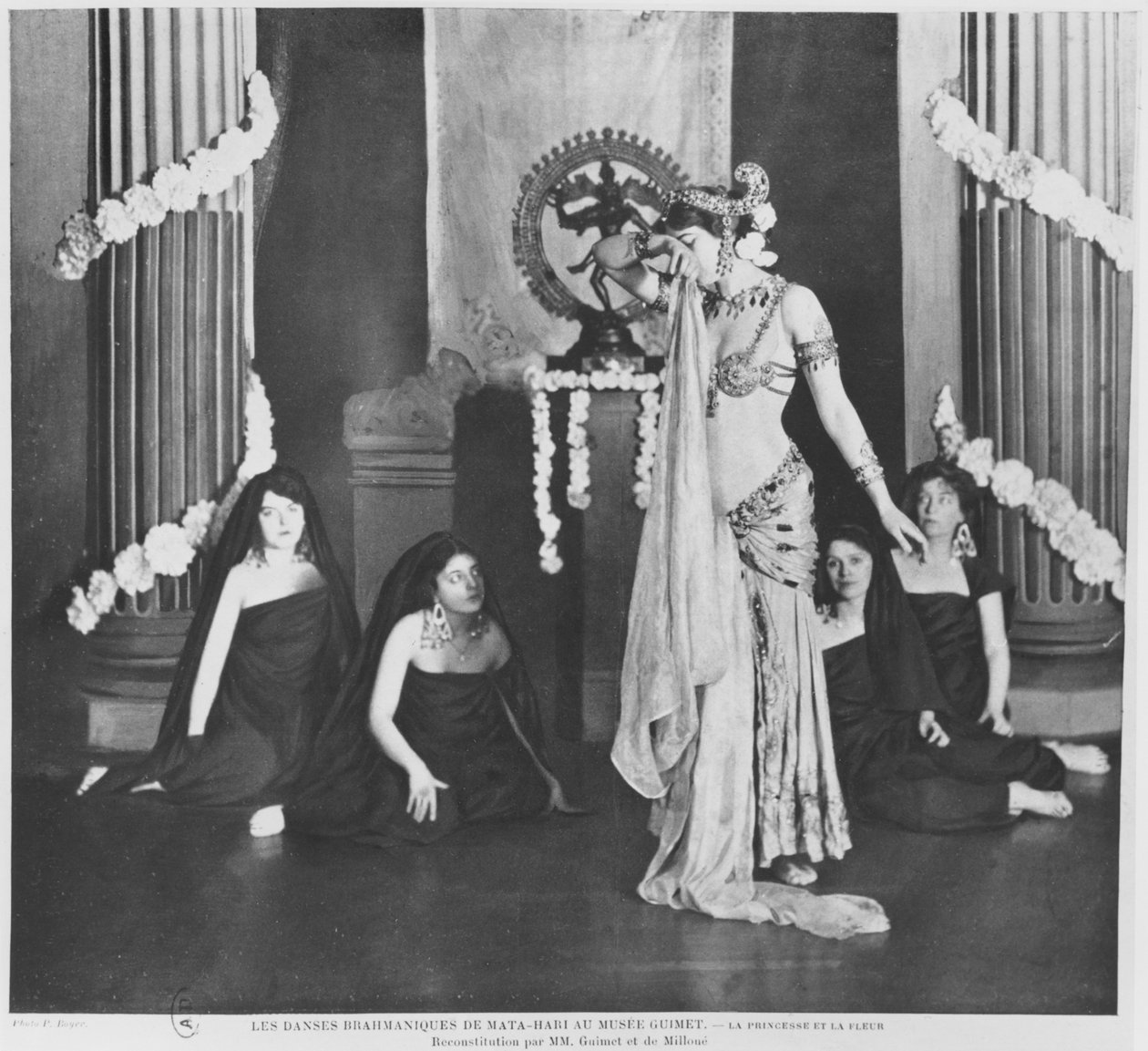 Mata Hari se apresentando no Musee Guimet, Paris, 13 de março de 1905 de Paul Boyer