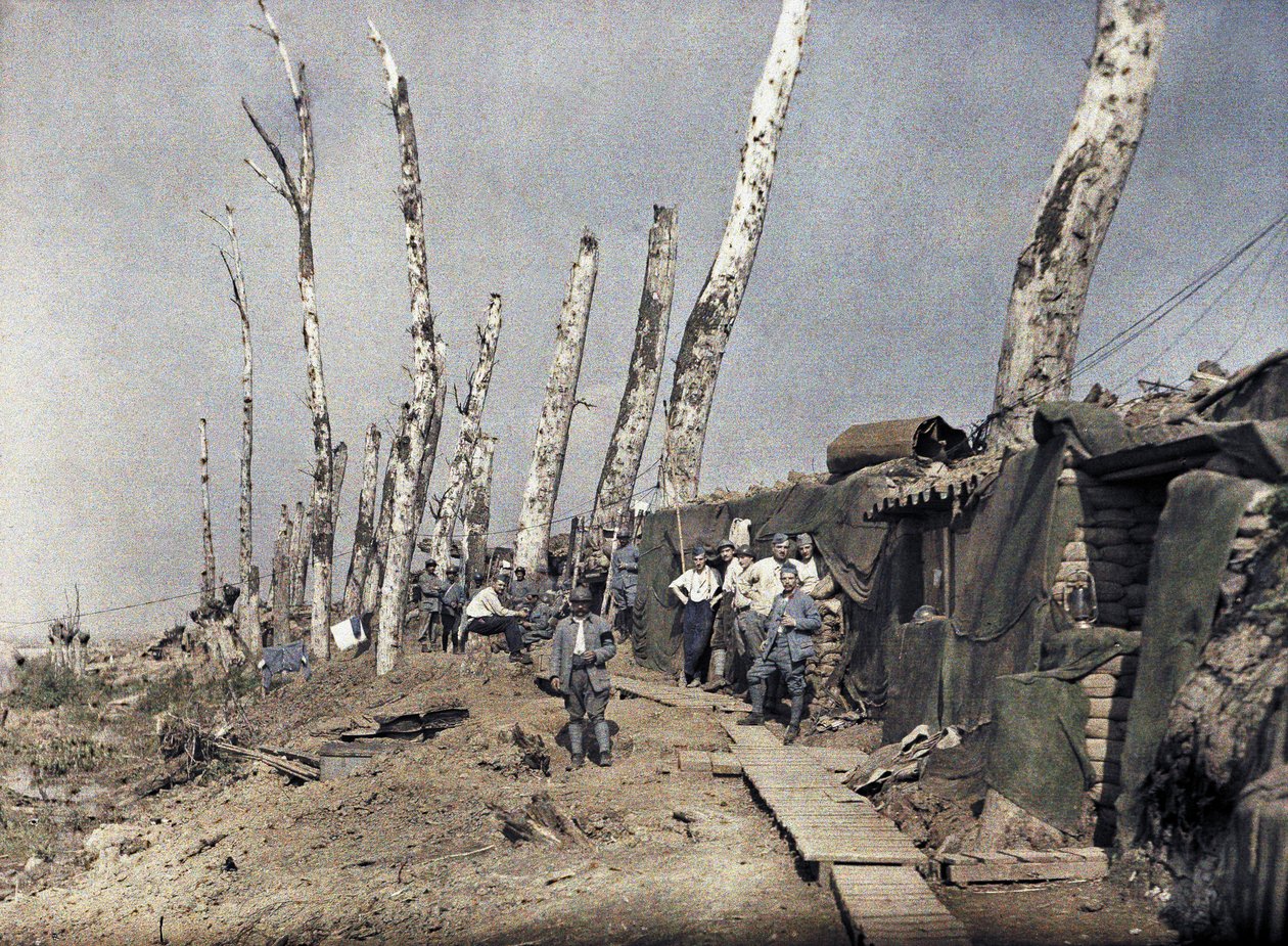 A linha francesa no Het Sas em uma área que foi devastada pelo fogo de artilharia, Bélgica, 10 de setembro de 1917 (autocrômico) de Paul Castelnau