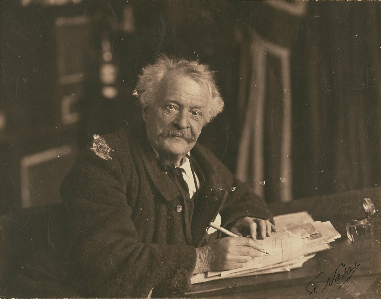 [Félix Nadar sentado à mesa de escrita]. de Paul Nadar
