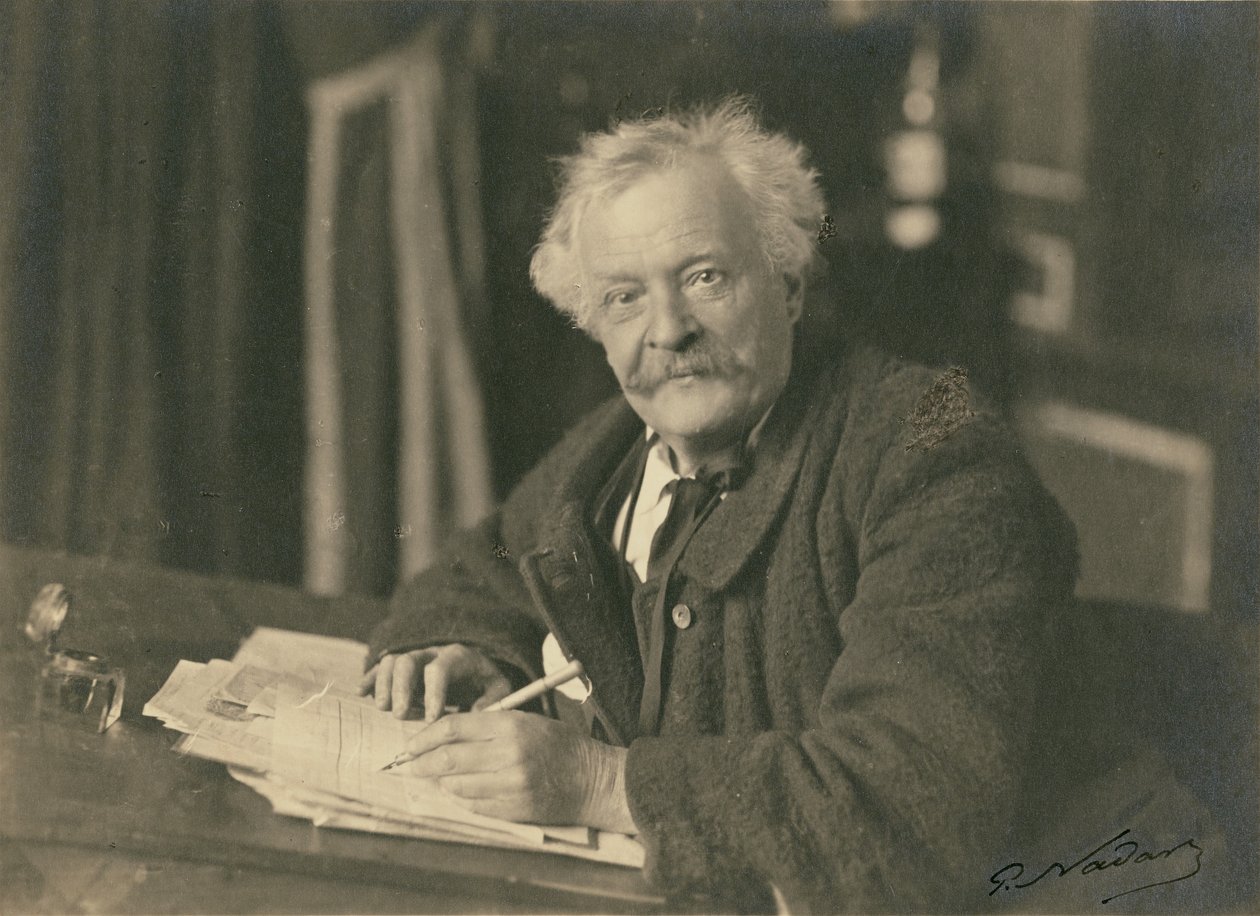 Félix Nadar sentado à secretária de Paul Nadar