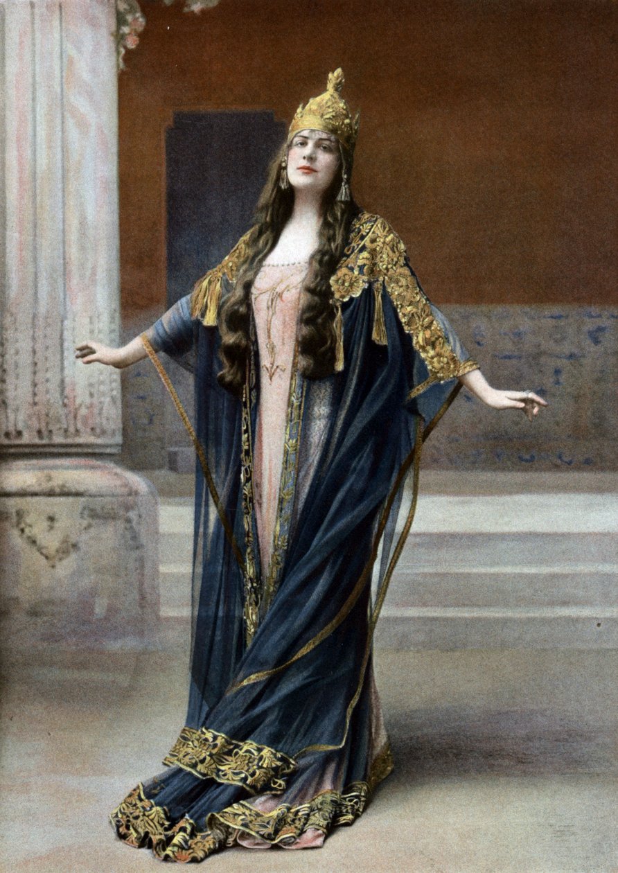 A cantora de ópera Lucy Arbell (1882-1947) como rainha Amahelli na ópera "Bacchus", Paris, foto Nadar do jornal francês "Le Theatre" jul 1909 de Paul Nadar
