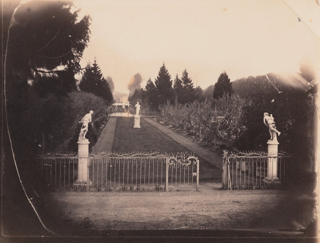 Cena de jardim com estatuária,c. 1853 (foto) de Paul Thivier