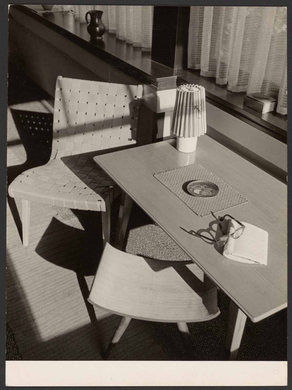 [Mesa e cadeira]. de Paul Wolff