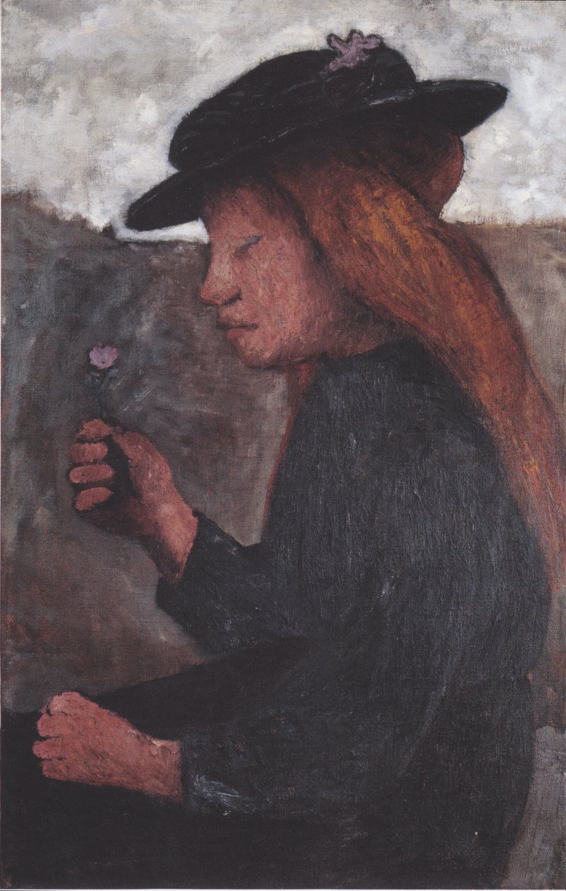 Menina sentada com chapéu preto e flor na mão direita de Paula Modersohn Becker