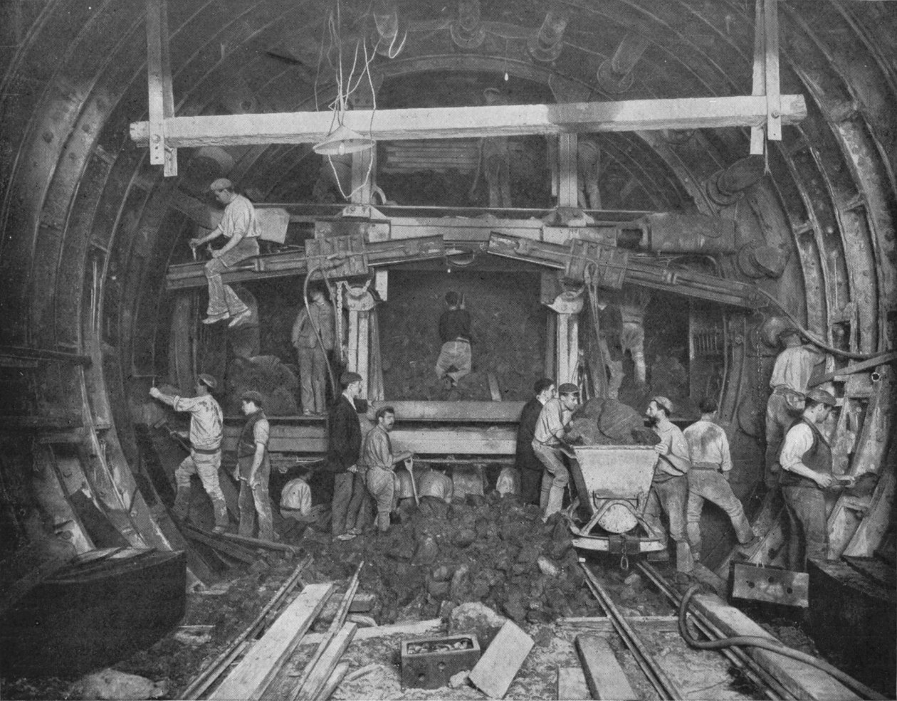 Escavando uma estrada de ferro tubular, Great Northern and City Railway, Londres, c1903 1903 de Pearson and Son Ltd