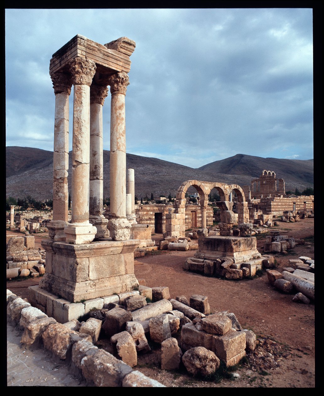 Vista da cidade, 705-710 d.C. de Period Umayyad