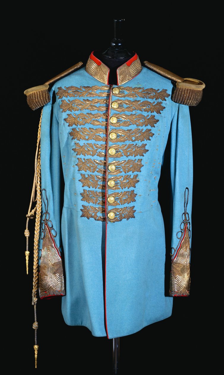 Um uniforme da corte persa em tecido de lã azul-claro bordado em fio dourado, dragonas em ouro dourado, forrado em cetim escarlate (lã, fio dourado, cetim) de Persian School